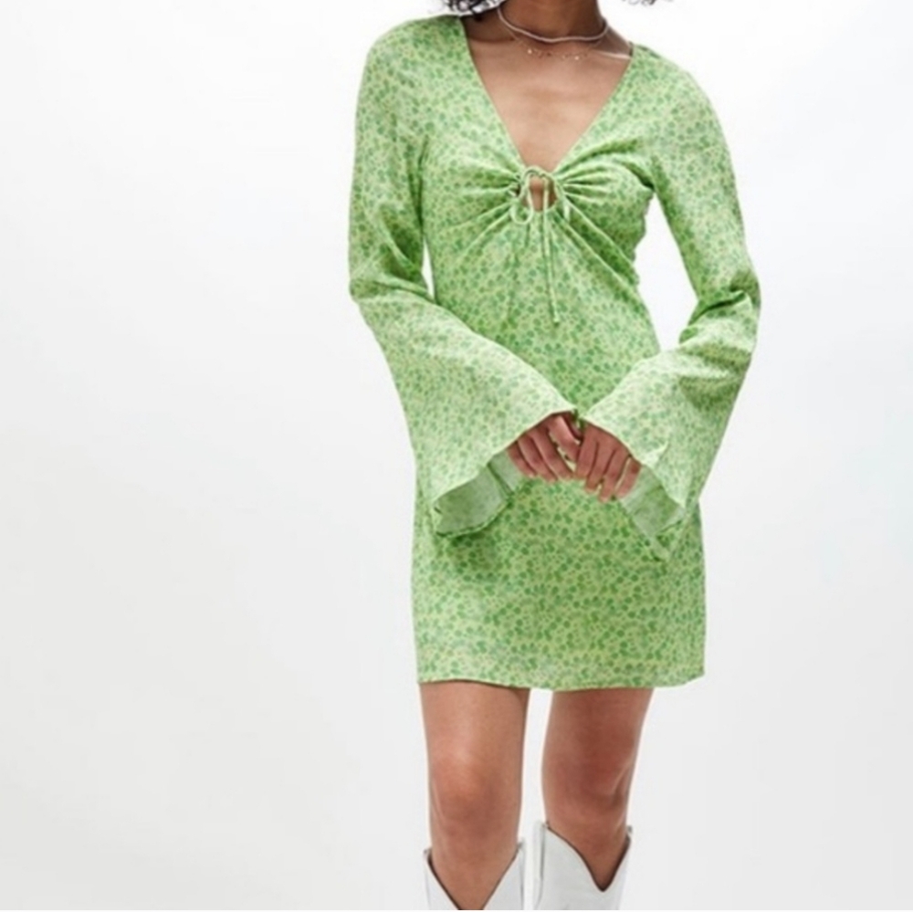 Charlie Holiday Green Floral Long Bell Sleeve V-Neck Nixon Dress Size 4 NWOT'S